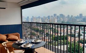 Apartamento com Estação de Trabalho e Vista Próximo à Faria Lima e Congonhas